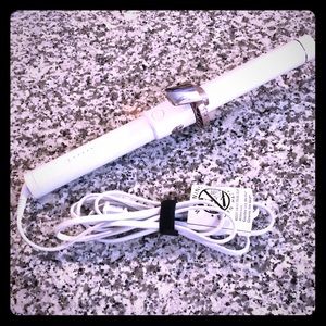 T3 Twirl 360 Motion Sensing Curling Iron 1.25”